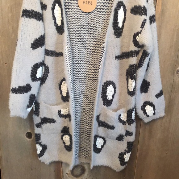FINAL CLEARANCE BiBi Gray Leopard Animal Print Pocket Cardigan - Picture 5 of 15